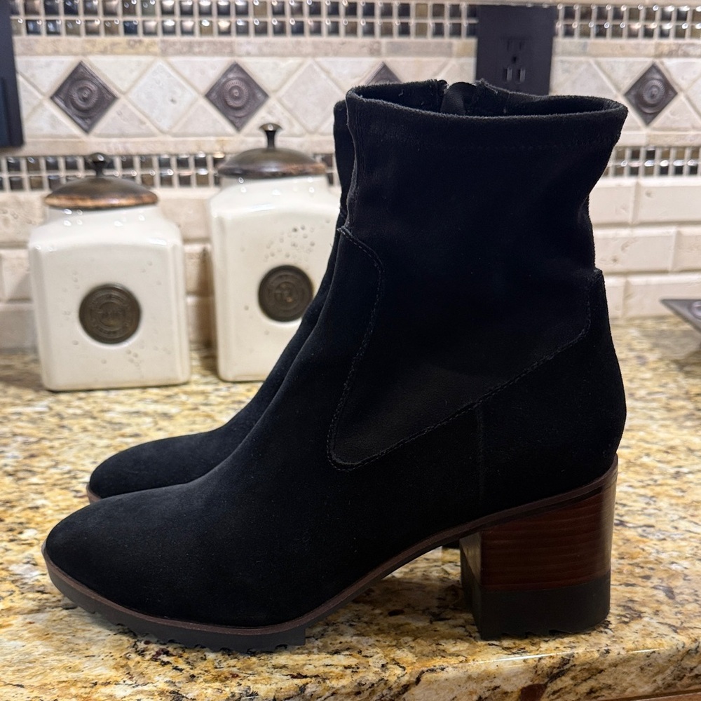 Blondo Waterproof Robynn cow suede boots